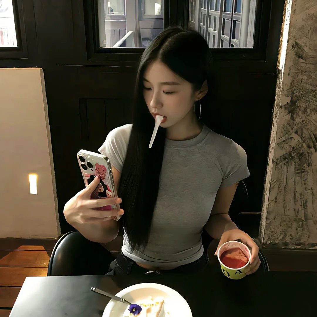 开画少女漫海报